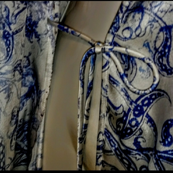 In Bloom Robe Size L Silky Priceless China NWOT - Picture 6 of 11